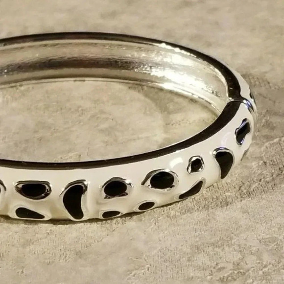 Black and White Enameled Art Deco Animal Print Hinged Bangle Bracele - Picture 4 of 6